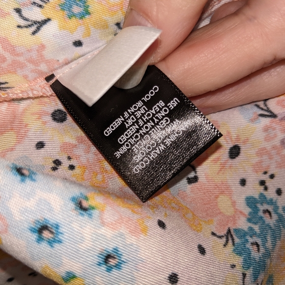 Torrid sleeveless ruffle floral blouse top shirt 2  NWOT - Picture 7 of 9